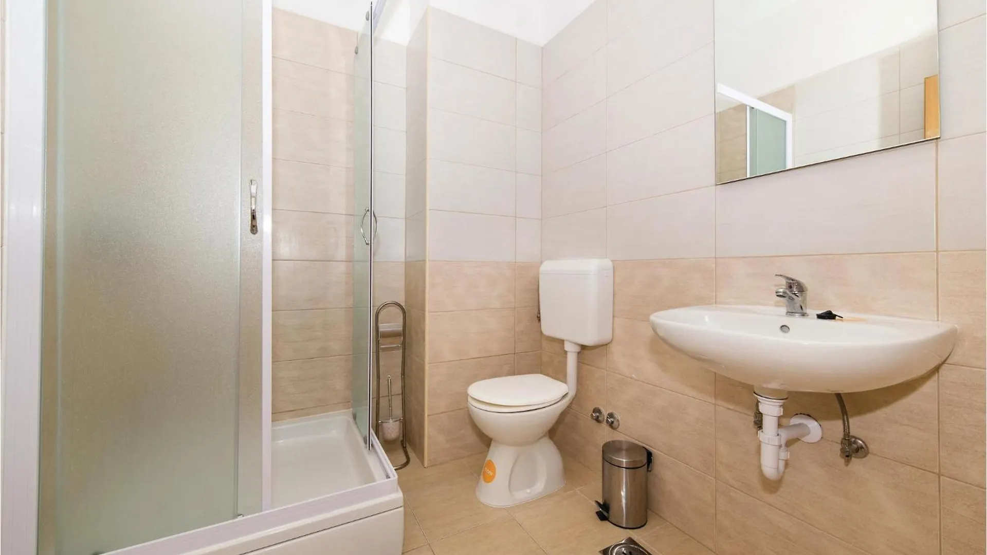 Beautiful Apartment In Divulje With Wifi